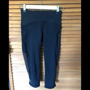 Lululemon mesh crop side & back zipper size 2